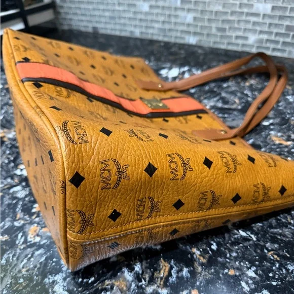 MCM Visetos Liz
Shopper Tote
Croc Embossed Limited edition - Picture 8 of 16